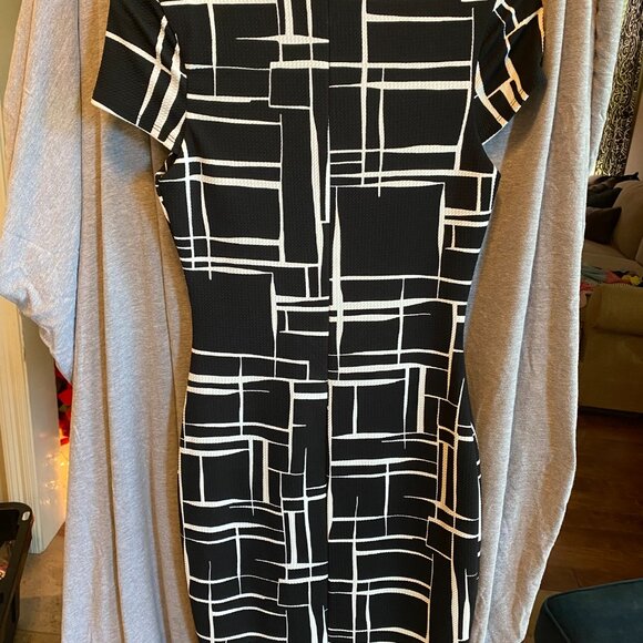 Lulus Black and Ivory Print Midi Dress Sz SMALL - Picture 8 of 8